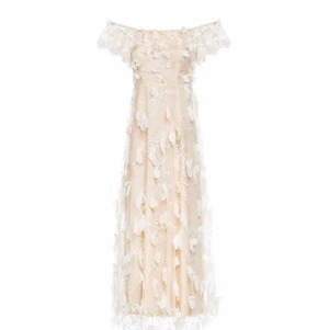 Ida Sjöstedt  - Säljer denna sjukt fina klänningen ifrån Ida Sjöstedt. Är använd en gång och alla prislappar osv finns kvar. ❤️🌸🌸