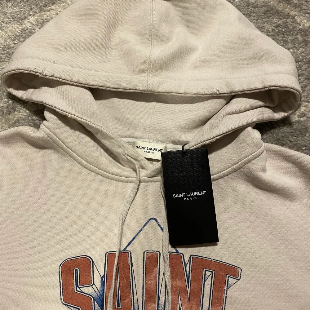 Saint Laurent Robot Hoodie  Cond: 10/10 helt ny med tags. Köpt från haiendo men aldrig kommit till användning. Hoodies.