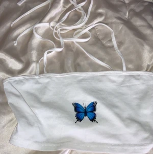 Topp XS - Helt ny topp, endast testad. Hämtas upp i värnhem, Malmö. Kan skickas, köpare står för frakt  