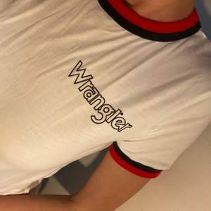 Wrangler T-shirt. Nyskick. ❤️🖤 