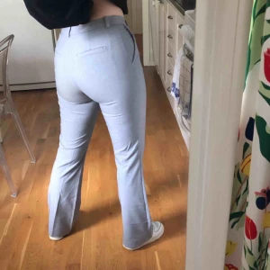  - Kostymbyxor, använda ett fåtal gånger. Ger absolut en bra rumpa! 