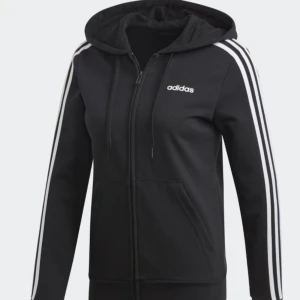 Adidas tröja - Använd fåtal gånger, mycket bra skick.