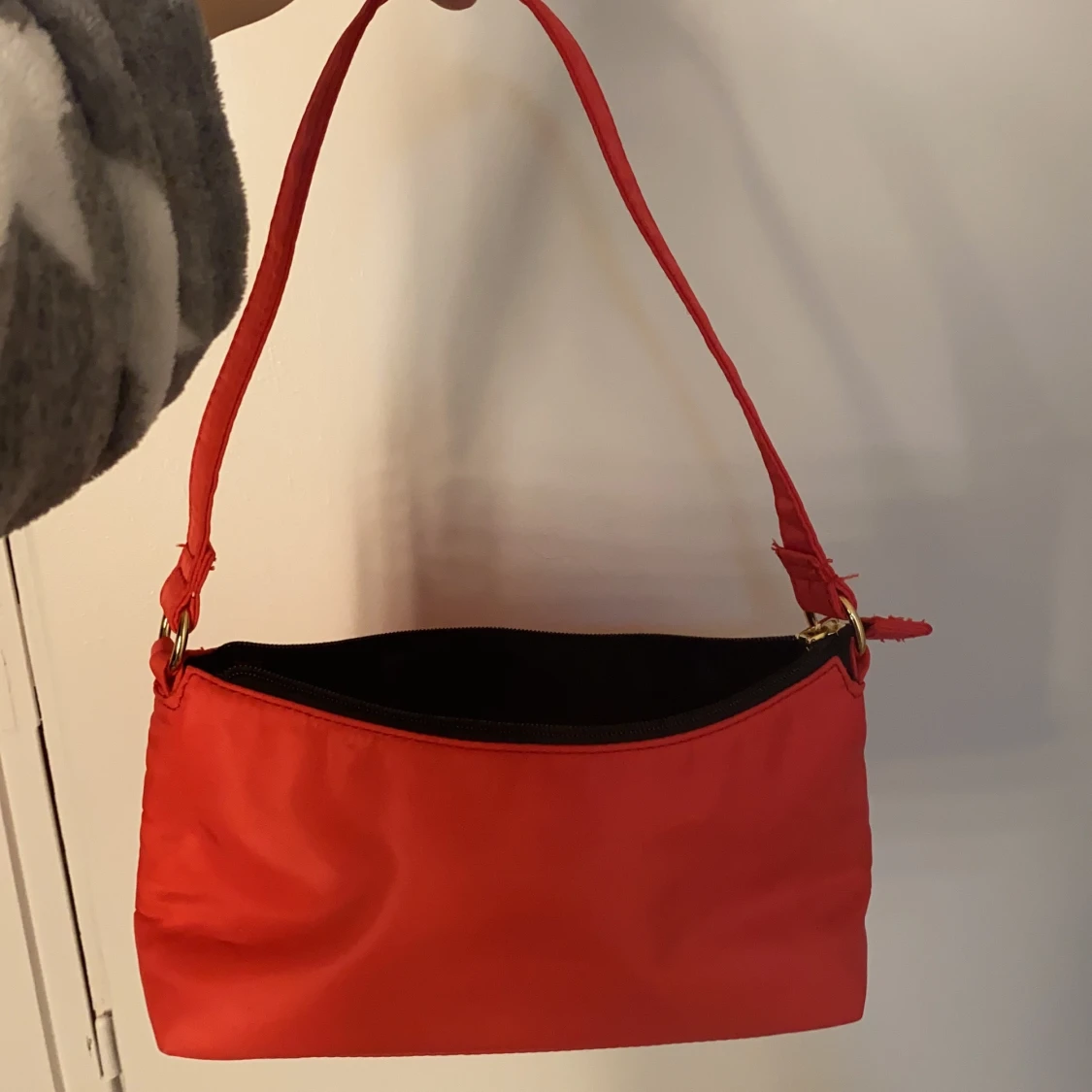 Röd liten väska