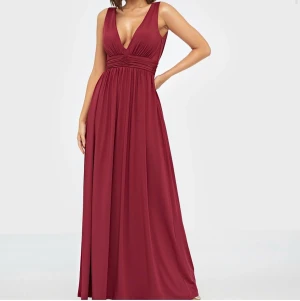 Oanvänd klänning - Denna grymt fina klänning från Nelly, endast testad. Nyköpt för 699kr ❤️ köparen står för frakt 