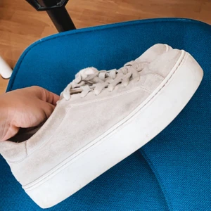 Gråa sneakers från VAGABOND  - Storlek 38, hög sula