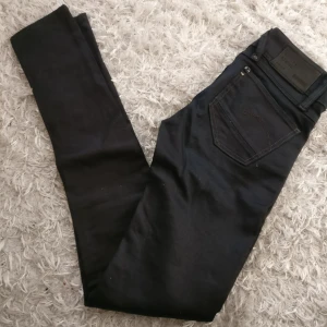  - Superfina G-Star Jeans i modellen Lynn Knappt använda. Liten skavank på knappen, lite färg har skavts bort. Nypris: 1100kr cirka