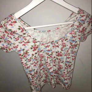  - Crop-top med låg rygg