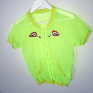  - Genomskinlig jacka köpt i Japan, Harajuku. Köparen står för frakt!