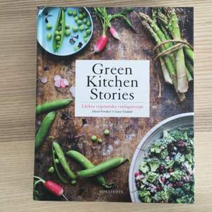 Bok från kända Green Kitchen Stories. Har recept på allt från frukost till efterrätter. Använd en gång.