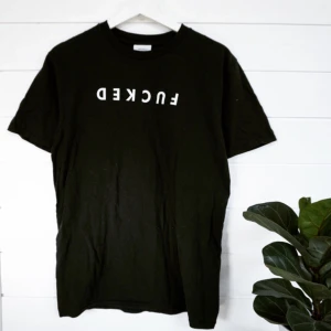  - THFKDLF tshirt.  Använd men i bra skick. 