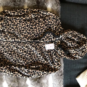  - Hunkemuller fleece. Lappen kvar