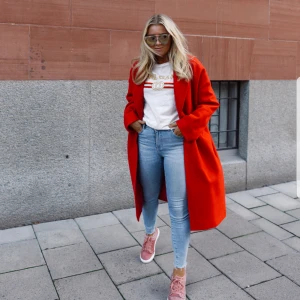  - Säljer denna amaziiing kappa köpt i London pga den inte kommer till användning. Använd ett fåtal gånger, Mötes upp i Uppsala annars står köparen för frakten🌟🌟