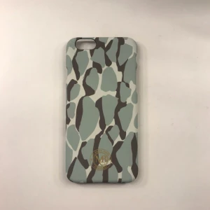  - Aldrig använt snyggt skal från märket Malene Birger. Nypris: 299kr  Säljer pga köpte fel modell