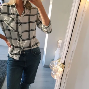  - Skjorta från Bik Bok, knappt använd. Frakt tillkommer. 