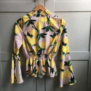  - Blus från AÉRYNE aldrig använd🍋