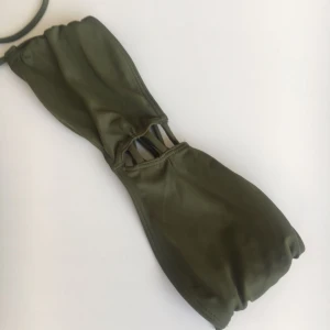  - Snygg bandeå bikini från Hollister. Baksidan på bikinin har snörningar, fick dock inte till en bra bild då den är alldeles för liten för mig🌼🌼