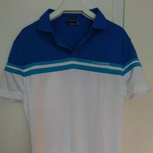  - 🌸 Helt ny! endast urplockade för att kunna ta bild. 📦 Porto tillkommer & Skickar med spårbar frakt 📦 samfraktar vid köp av fler plagg 💵 Betalning med Swish. 📷 Filmar alltid när jag postar.