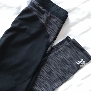  - Träningstights från Abercrombie & Fitch. Aldrig använda, köpta i Florida. 
