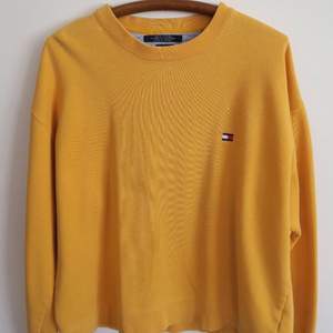 Vintage Tommy Hilfiger sweatshirt. Storlek M