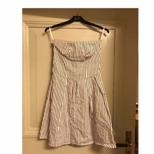  - Söt klänning från Ann Christine. Knappt använd. 