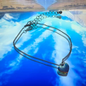 Guldigt armband med hjärtberlock ❤️ - Ett fint, simpelt armband perfekt detalj till outfiten! Priset kan diskuteras! Julklappstips? ;-)