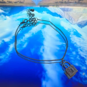 Armband - Gulligt armband med lås-berlock! Julklappstips? ;-)