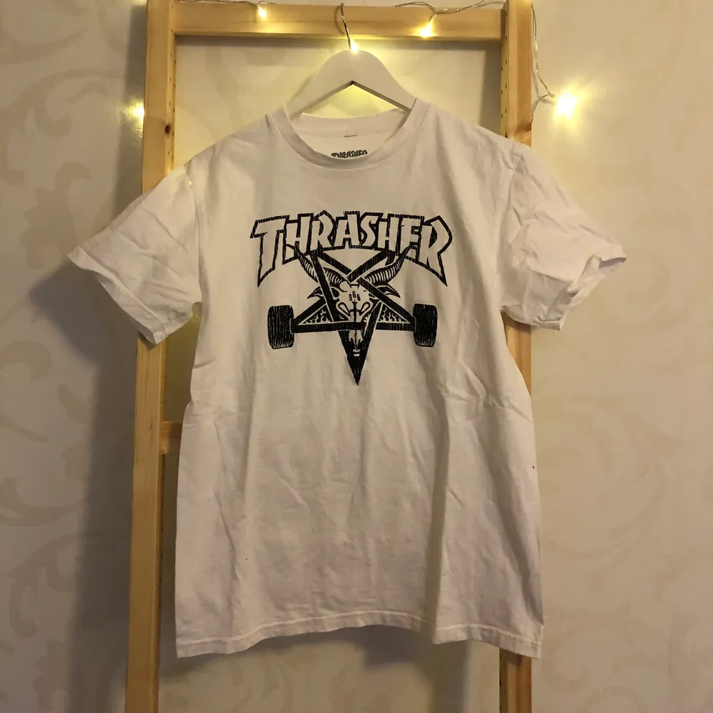 Thrasher T-Shirt köpt i USA, storlek Medium! Med fett Satanist stjärna! Nypris 500kr . T-shirts.