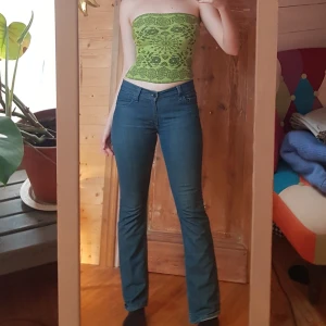   - 🍂🦆Snygga 2000s lågmidjade jeans, jag är 170cm och dom är lagom långa på mig, köpare står för frakt🍁🍄