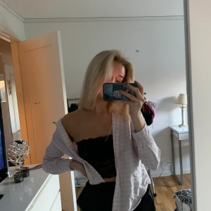 Rosarutig skjorta - Rosa rutig skjorta från Gina tricot, storlek 34, 40 kr☺️