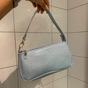 Blå baguette bag  - Pastell blå axelremsväska aldrig använd 