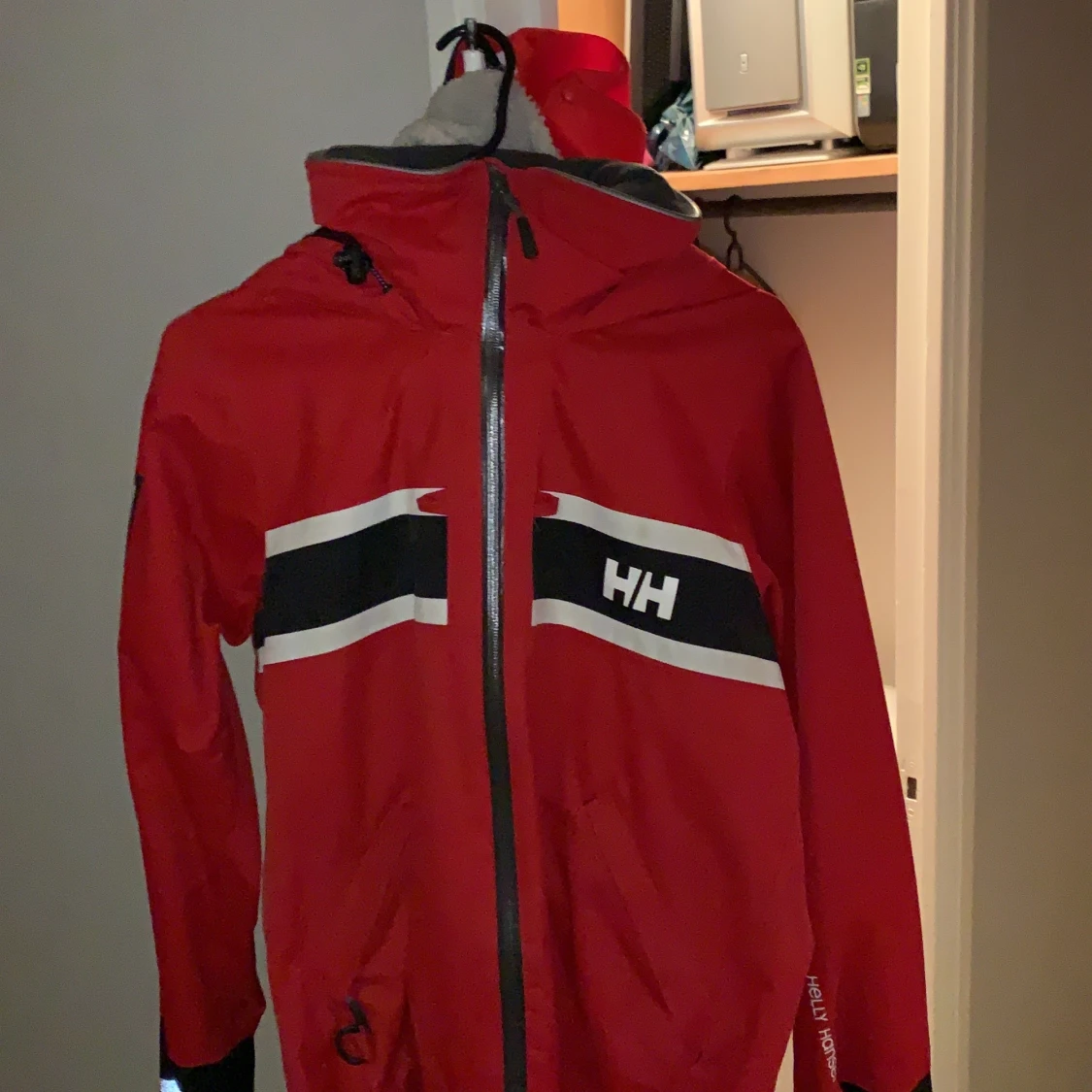Helly Hansen jacka röd  - 90