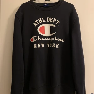 Champion tröja stl L - Säljer champion tröja, Använt den ett få tal gånger, 9/10. Herr och är i storlek L. Säljer den för 130kr 