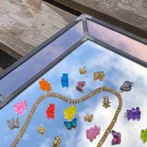  - instagram: @FREYJA.UF  🧚🏽🦖🦋 Checka in oss på instagram för att kunna beställa halsband som du själv får designa till ett överkomligt pris!  Frakt är möjligt ✨ Priser mellan 99-289kr 🦎Info på instagram @freyja.uf🌼