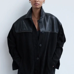 Zara Cool skjortjacka - Nypris: 560 kr                                                                        En skjortjacka med coola detaljer från Zara, nyinköpt och aldrig använd med lappeb kvar. Säljer både i st.S & st.M. 