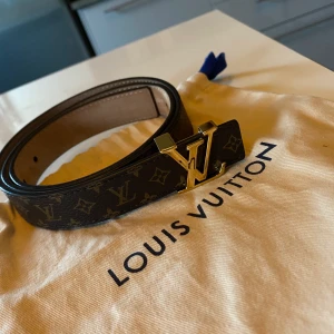 Louis vuitton  - Köptes i barcelona förra året i Louis Vuitton butik för 4000kr, bältet är använt få gånger!