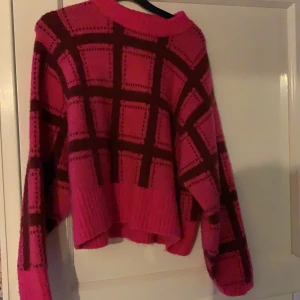 Stickad tröja - Rosa stickad tröja i storlek M