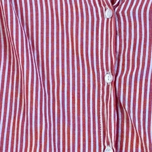 Skjorta  - Säljer en skjorta ifrån HM. Jättefin och sparsamt använd. Du står för frakten!