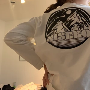 Sweatshirt - Säljer då den sällan kommer till användning 