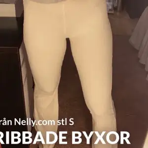 Ribbade byxor från Nelly.Com  Storlek S Köpta för 300kr och säljer för 100 då jag endast använt dem 1gång 
