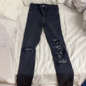 Byxor från lager - Stretshiga fina med hål.