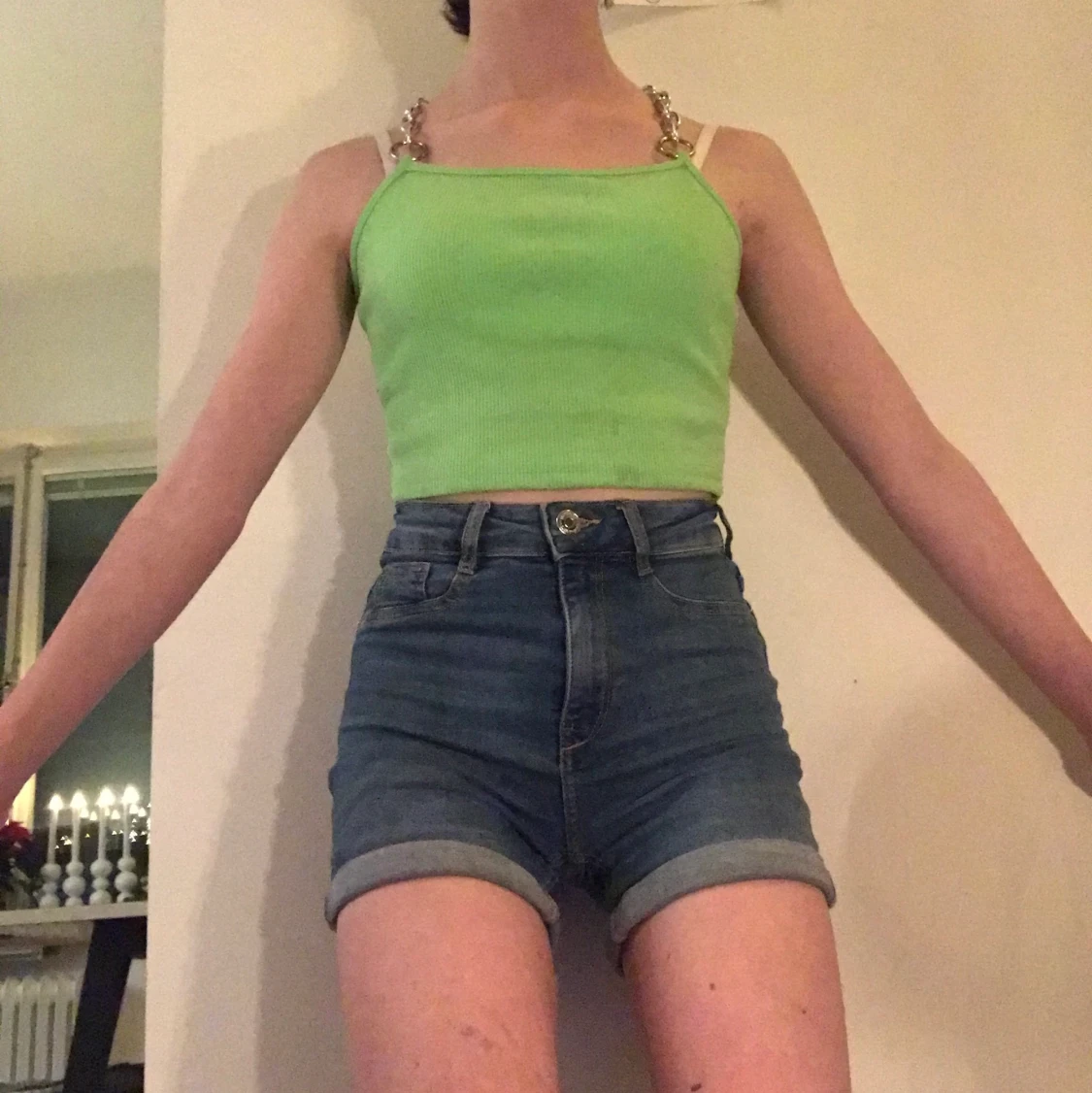 Grön topp med kedjor  