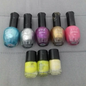 Nagellack 10kr - Endast de 3 längst ner är kvar, 10kr st eller alla 3 för 20 kr kan skickas mot frakt kostnaden vissa helt nya och oanvändna, vissa endast testade och vissa användna