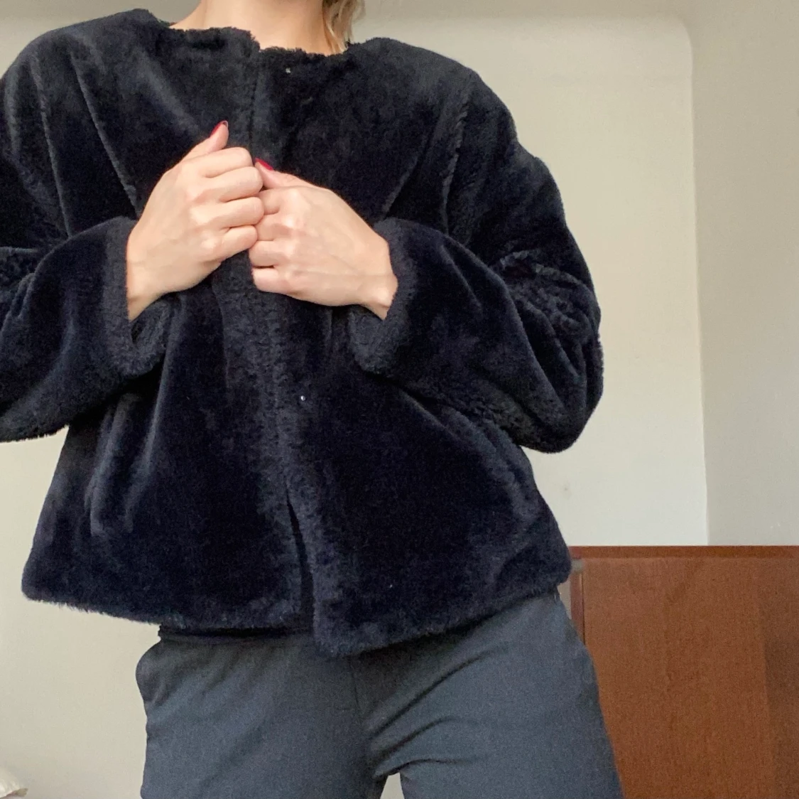 Svart FLUFF jacka đ»
