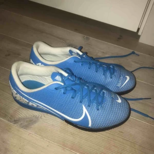  - Futsal fotbollskor eller bara innomhusskor, nästan helt oanvända nike mercurial💜