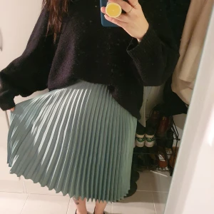 Kjol från HM - Fin kjol från HM, storlek xs, aldrig använd pga fel storlek.