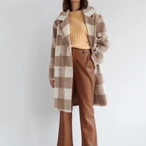 Johanna coat  - Intresse koll på denna super fina kappan, har använt några få gånger men är som ny. Är lite osäker på om jag ska sälja den eller byta den mot en mindre storlek😊 söker denna i S när den jag har är i M. Hör gärna av er vid intresse eller om byte