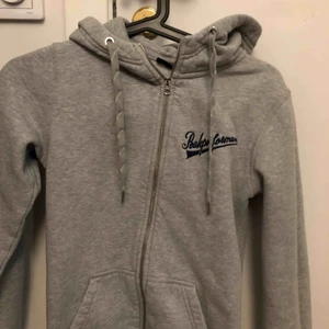  - Munktröja från peak performance  I bra skick