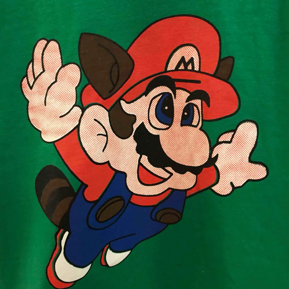 Barn T-shirt med Super Mario i storlek ca 116cl, passar barn 4-5 år (3-6år)... Frakt 9:- 29:- totalt. T-shirts.