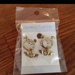  - Kan mötas upp vid t-centralen eller Odenplan, kan skicka via post 10kr på frakt