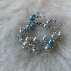  - Kan mötas upp vid t-centralen eller Odenplan, kan skicka via post 10kr på frakt